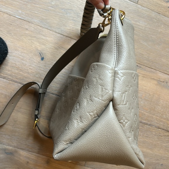 Louis Vuitton Monogram Empreinte Maida Hobo - Great Condition - Picture 11 of 16
